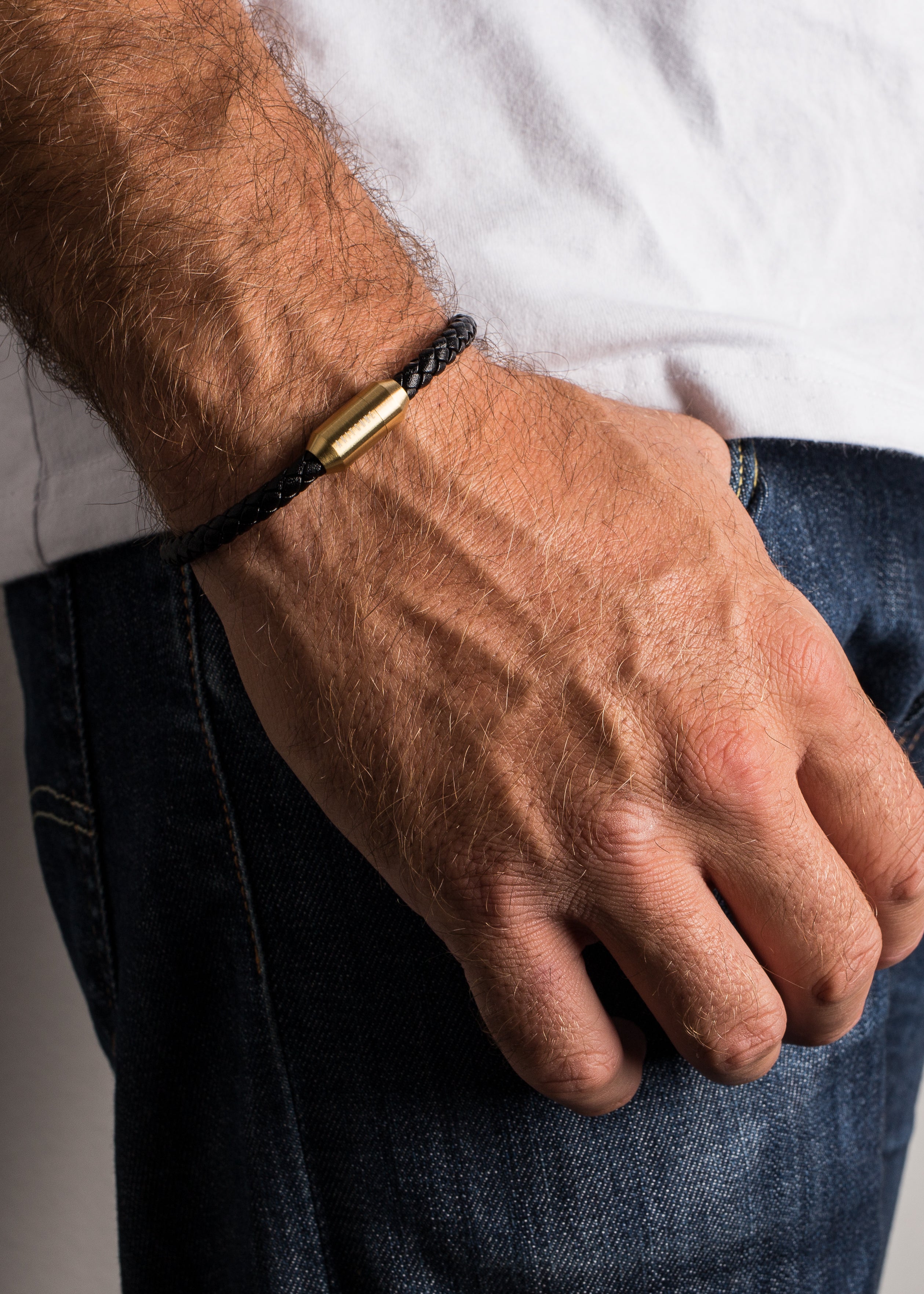 Akitsune-Silva-Leather-Bracelet-Gold-Black-Mens-ModelNDJDEyhYvsFgG