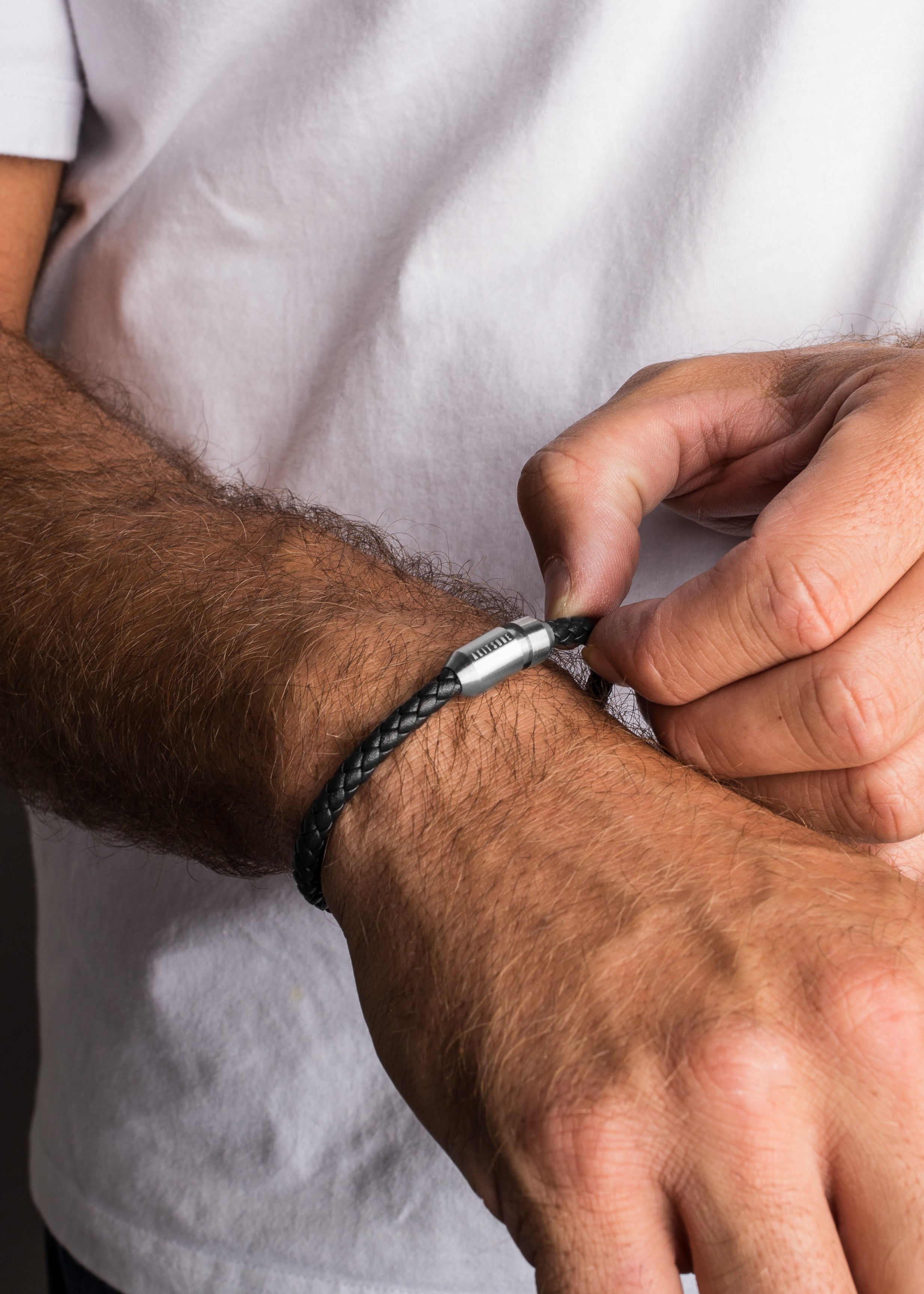 Akitsune-Silva-Leather-Bracelet-Silver-Black-Model-Magnetic-Clasp