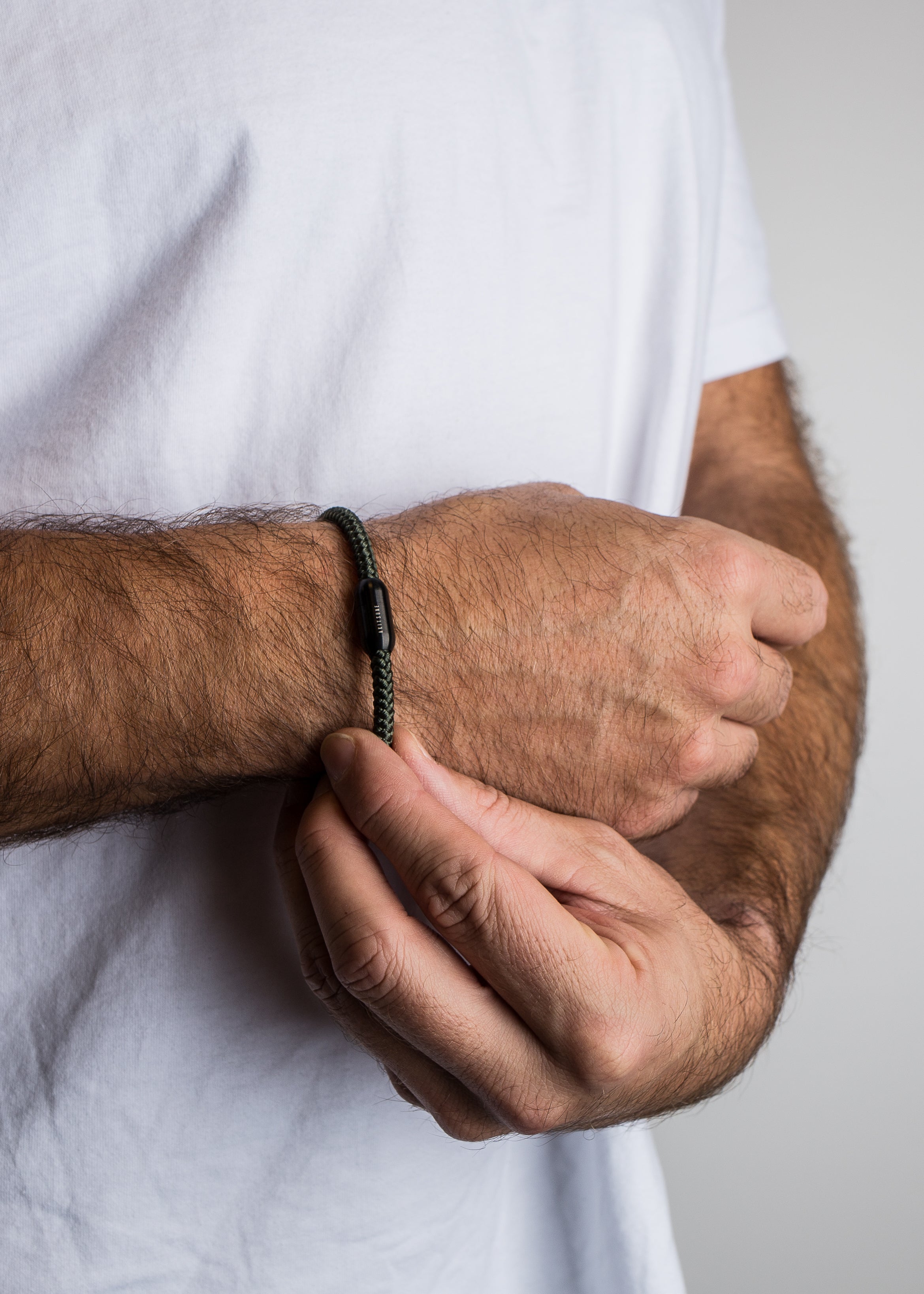 Akitsune-Silvus-Nylon-Bracelet-Matte-Black-Olive-6