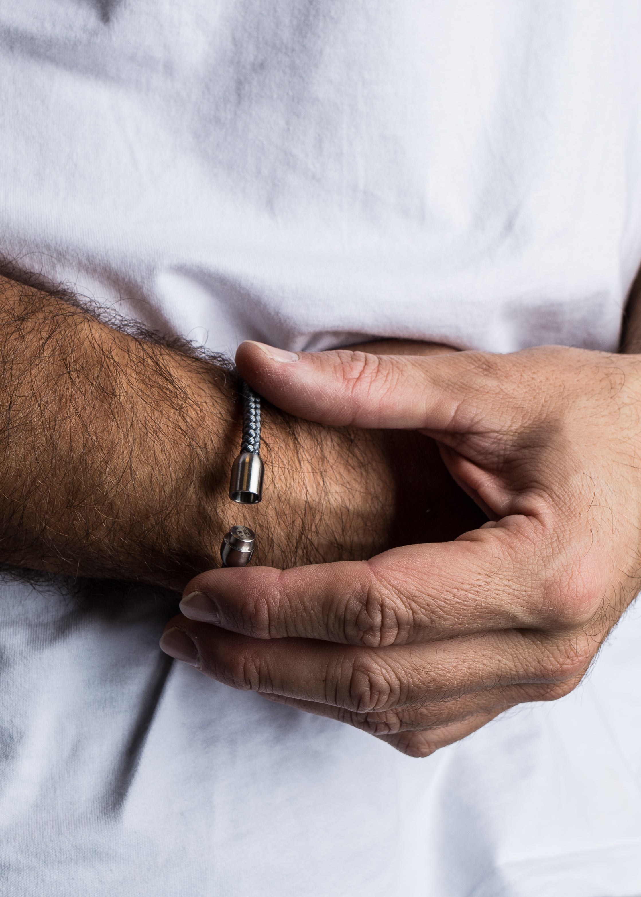 Akitsune-Silvus-Nylon-Bracelet-Silver-Grey-Nautical-Rope-Model-2