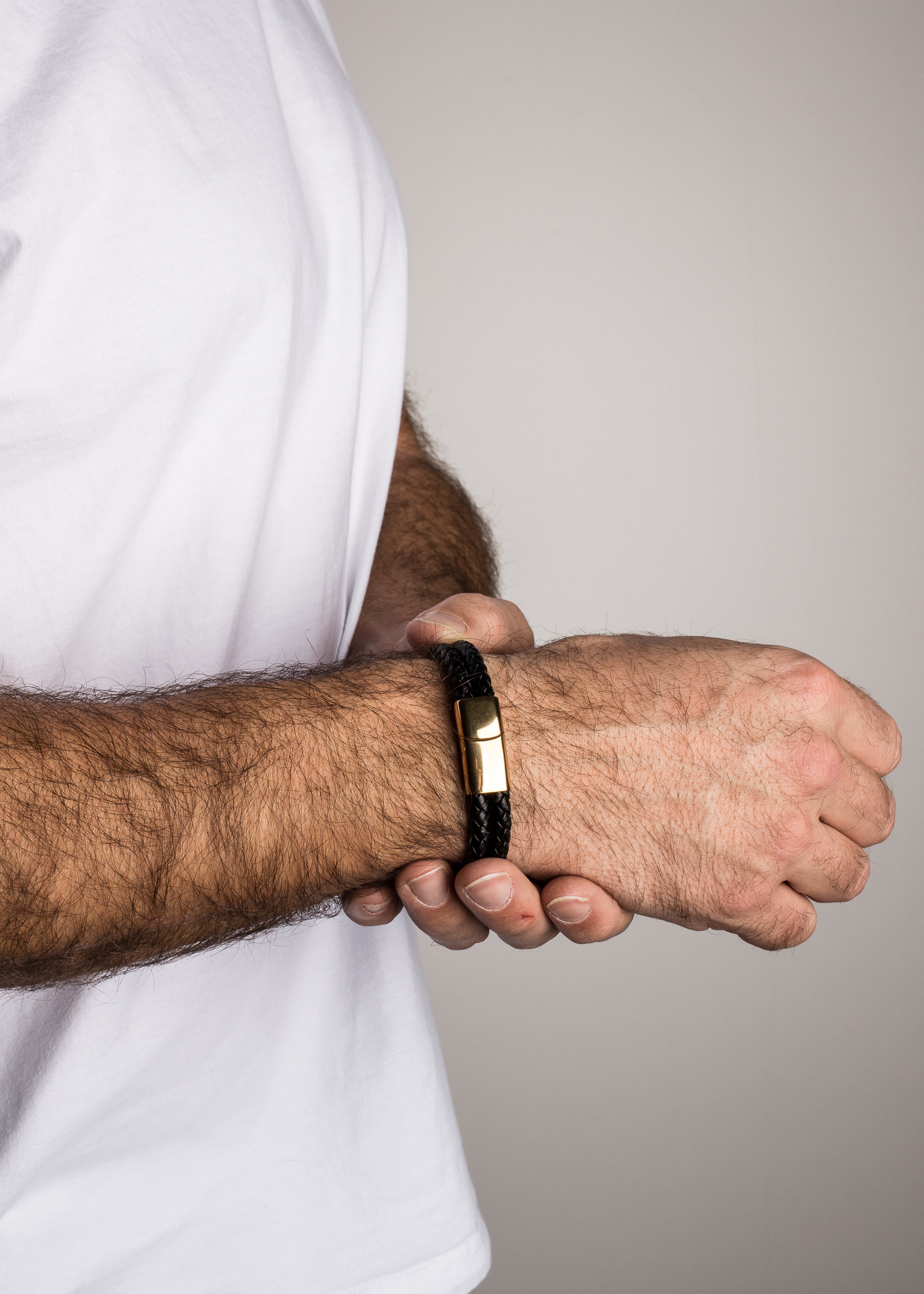 Akitsune-Simplicitas-Leather-Bracelet-Gold-Black-1