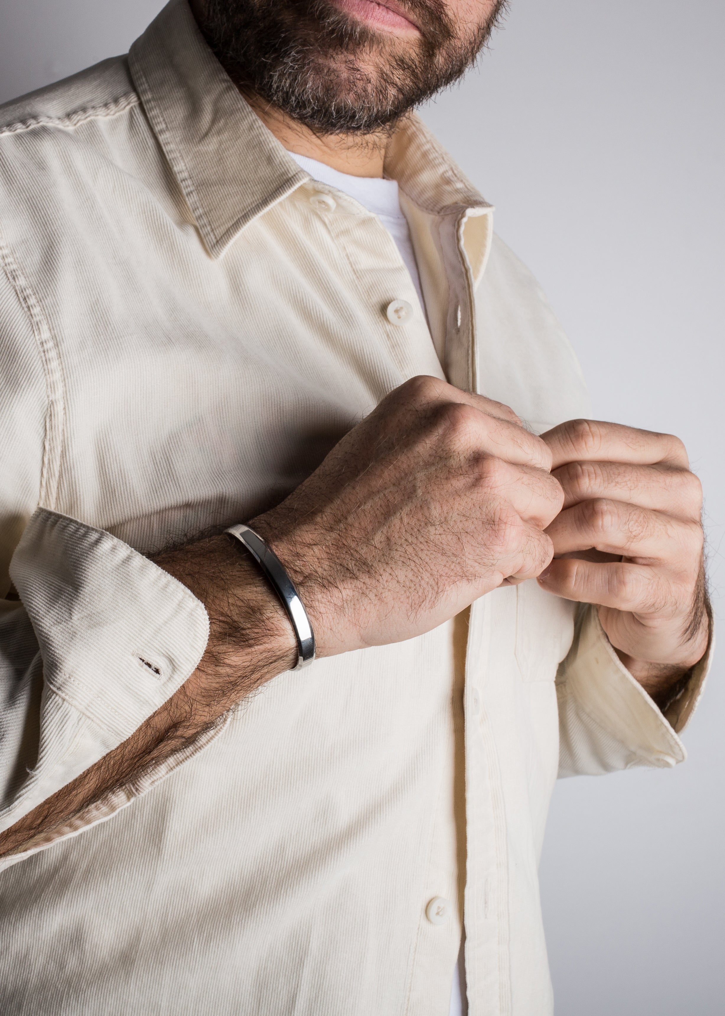 Akitsune-Slim-Elegia-Bangle-Silver-2