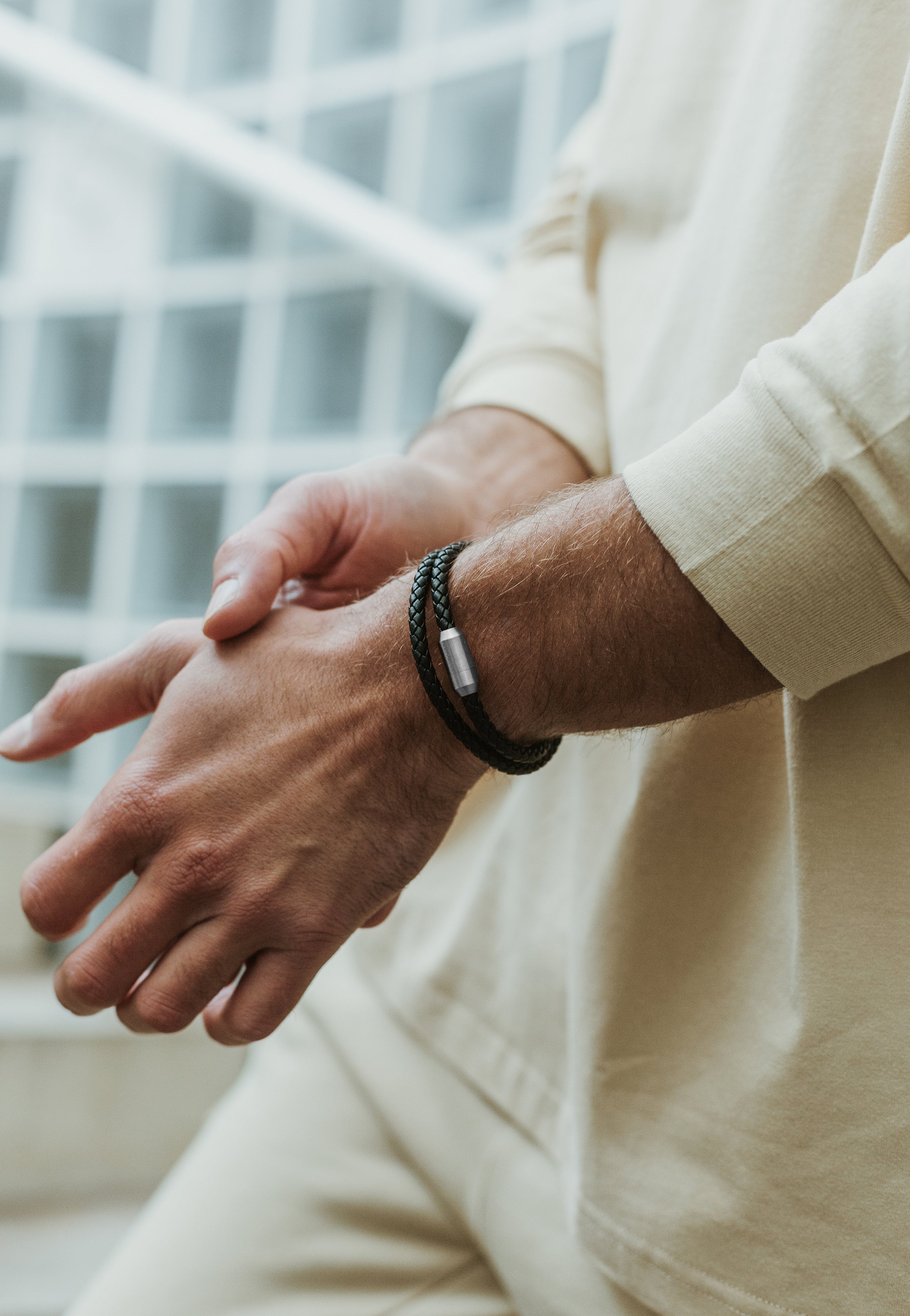 Akitsune-Suprema-Leather-Bracelet-Silver-Black-Model
