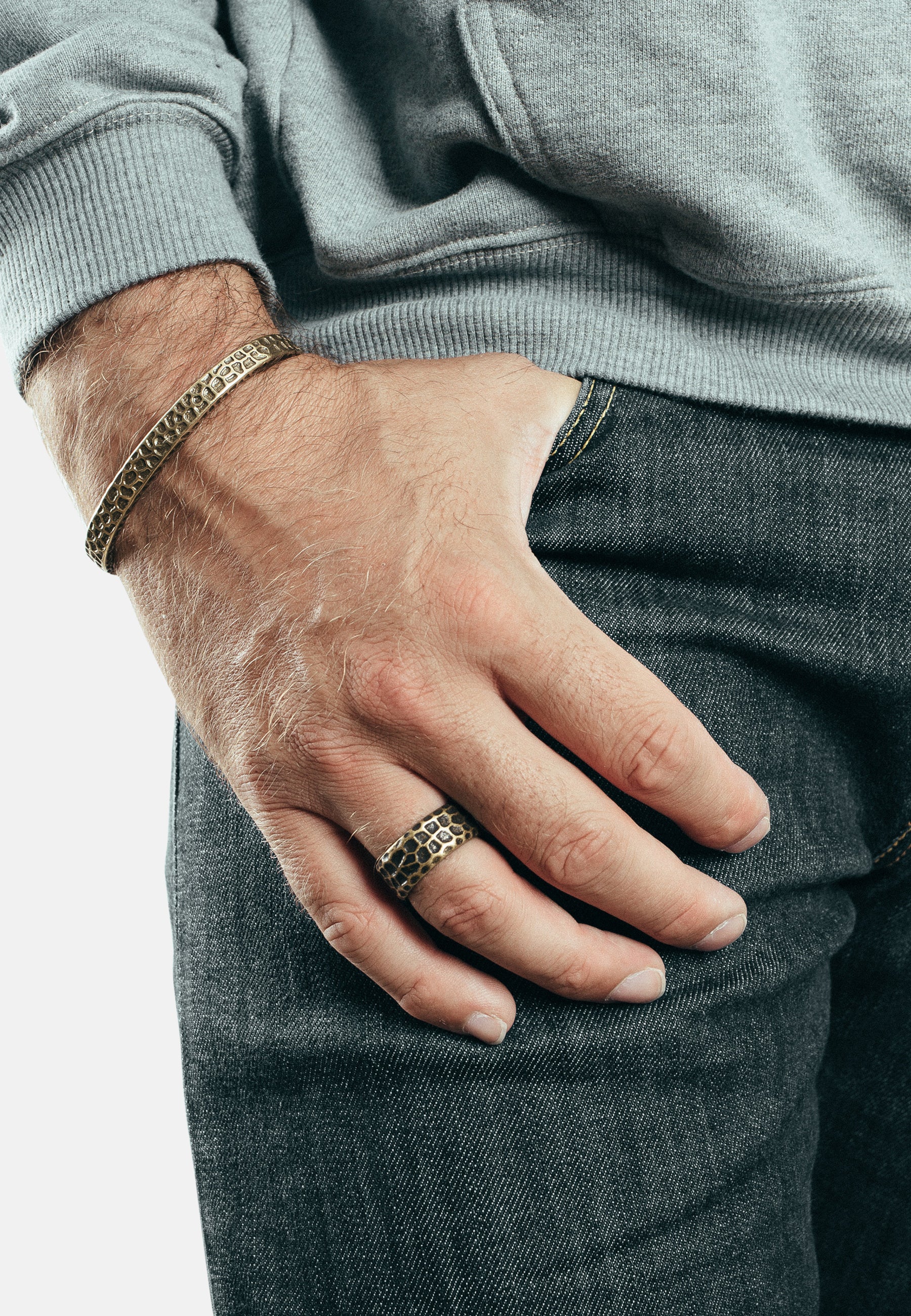 Akitsune-Terra-Bangle-Hammered-Steel-Style-Bracelet-Brass-Model-2