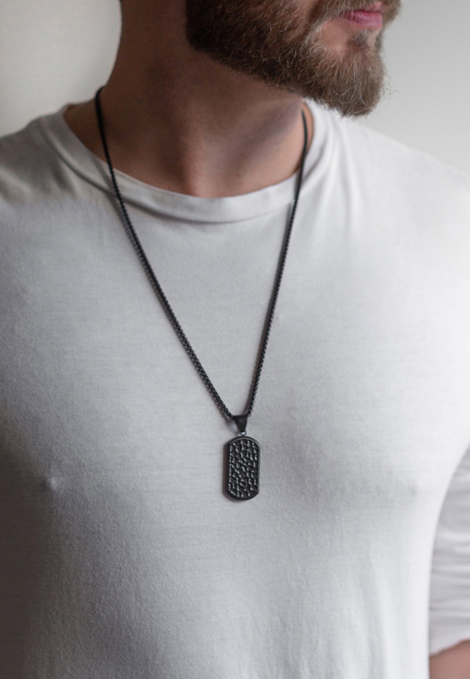 Akitsune-Terra-Pendant-Necklace-Matte-Black-Chain-Earth-Hammered-Mens-Model-2