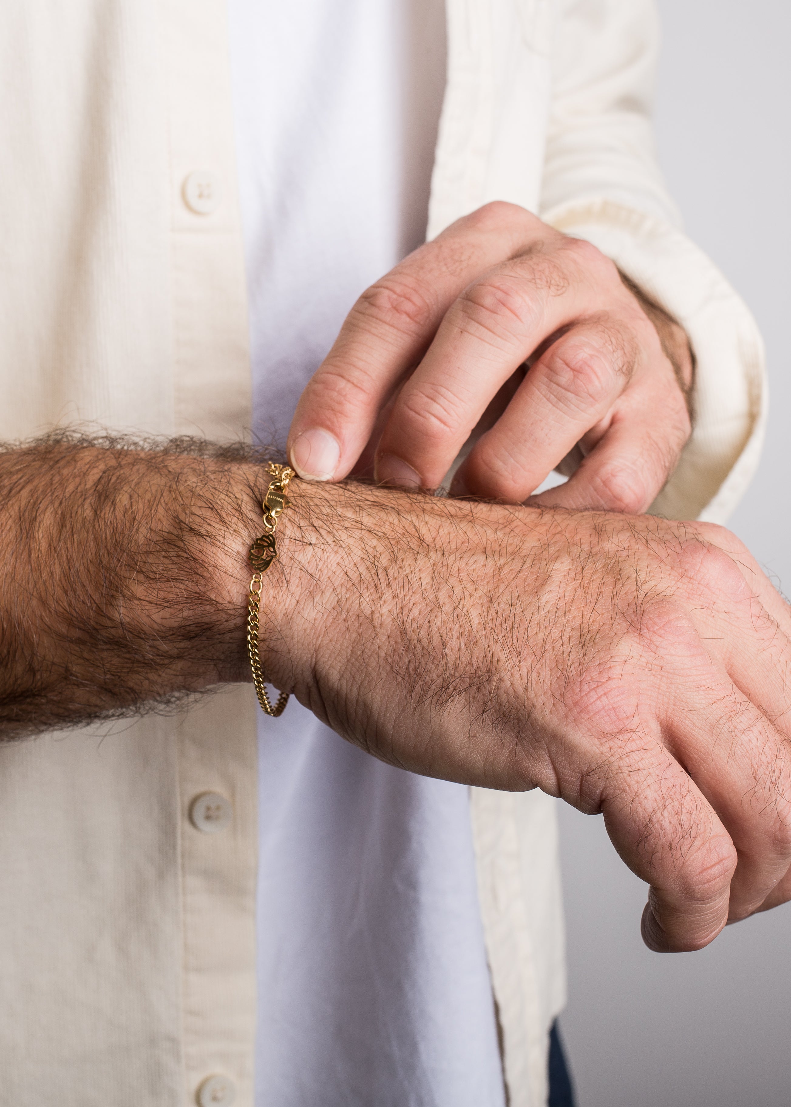 Akitsune-Via-Cuban-Chain-Bracelet-Gold-Model-2