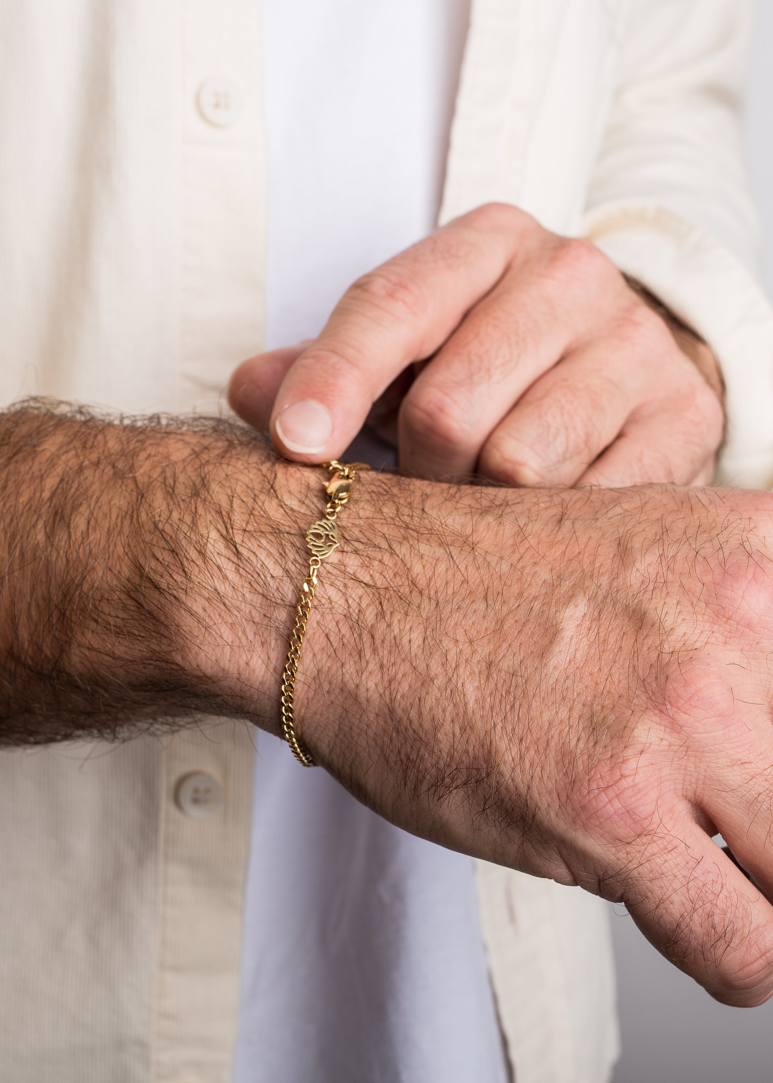 Akitsune-Via-Cuban-Chain-Bracelet-Gold-Model-3