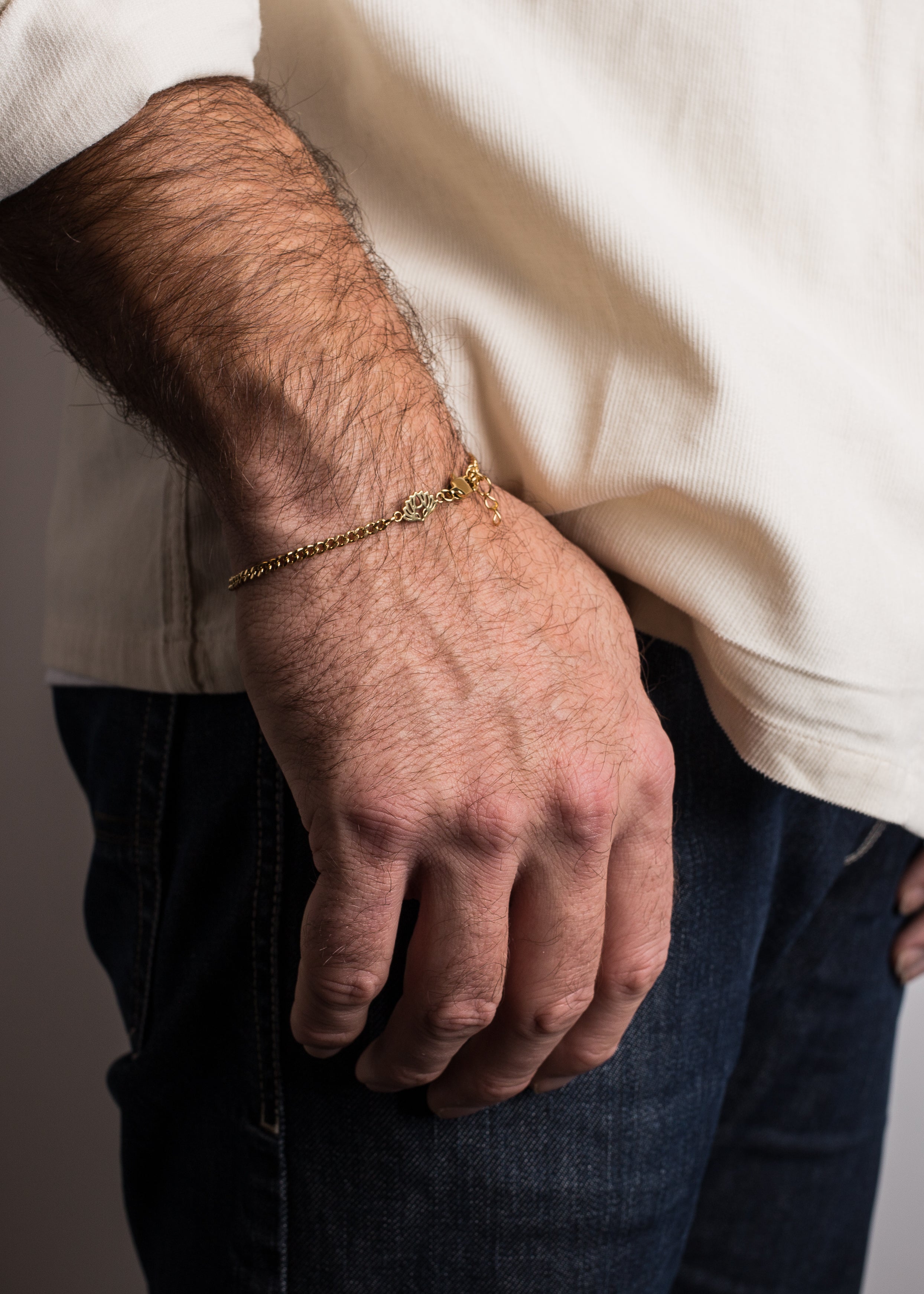 Akitsune-Via-Cuban-Chain-Bracelet-Gold-Model-4