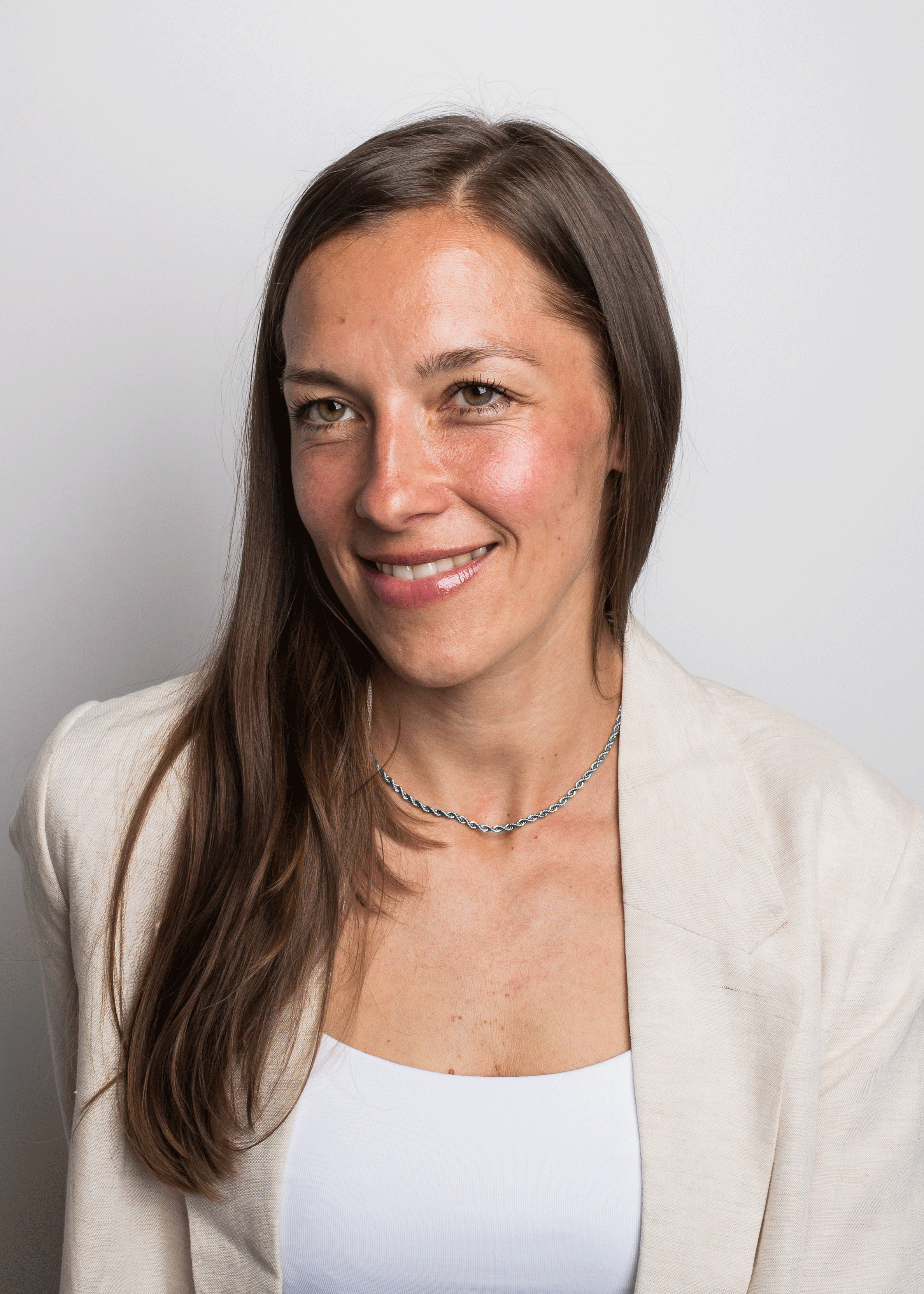 Akitsune-Vitality-Necklace-Silver-Model-3