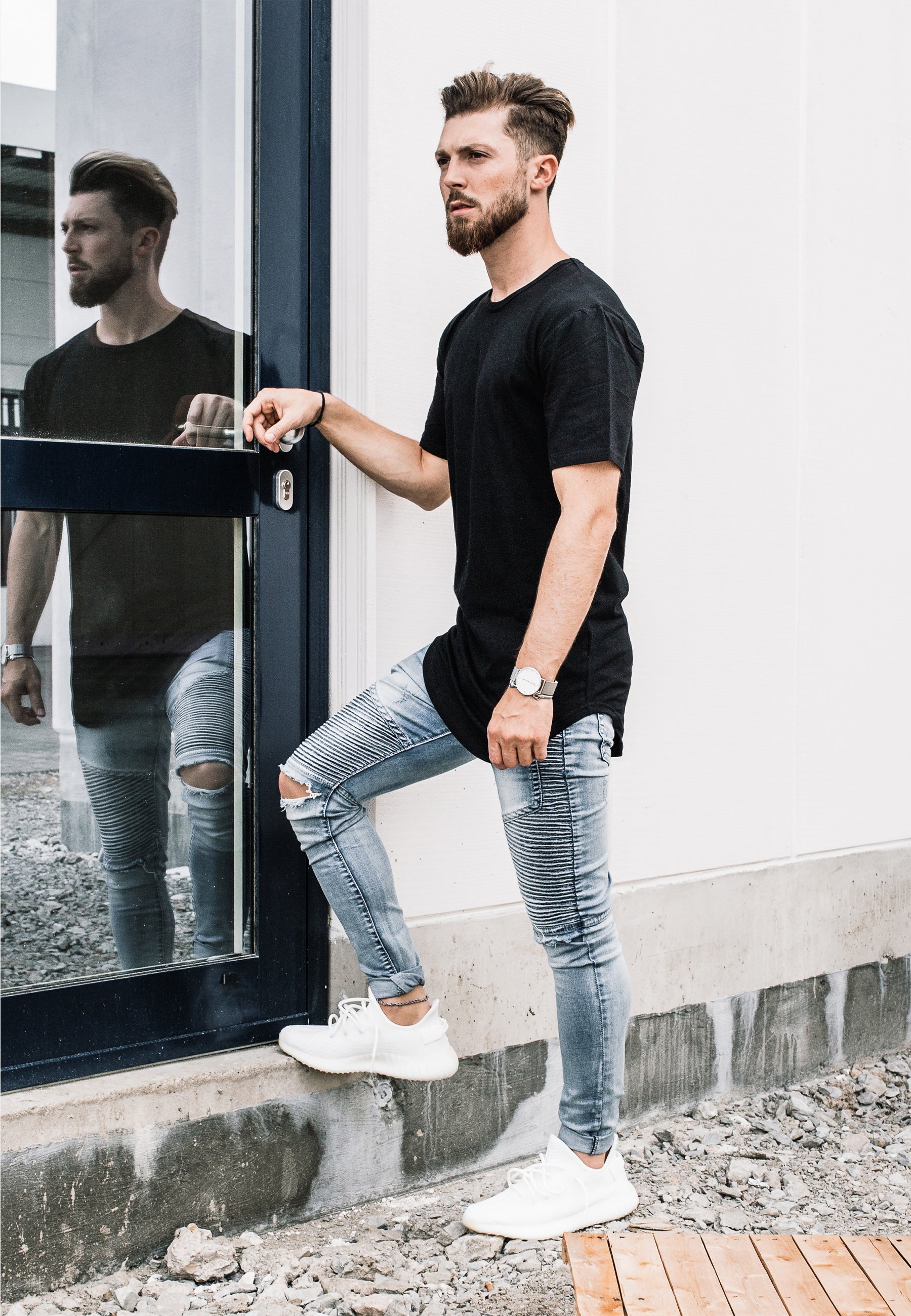 Blackskies Basic Longline Round T-Shirt Black Side Model