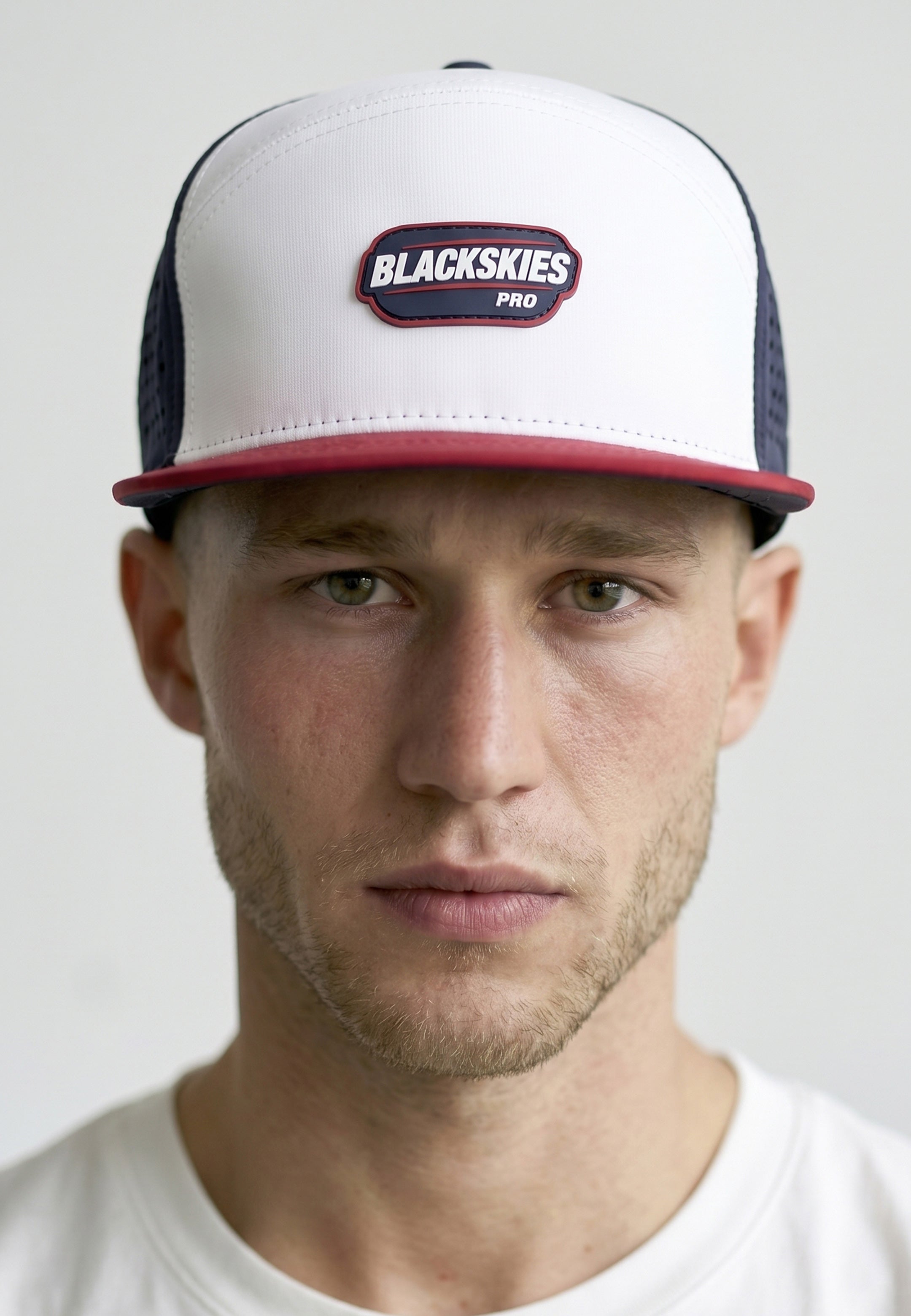 Gorra Performance Cap Pro Motion Sport Blanca-Azul-Roja