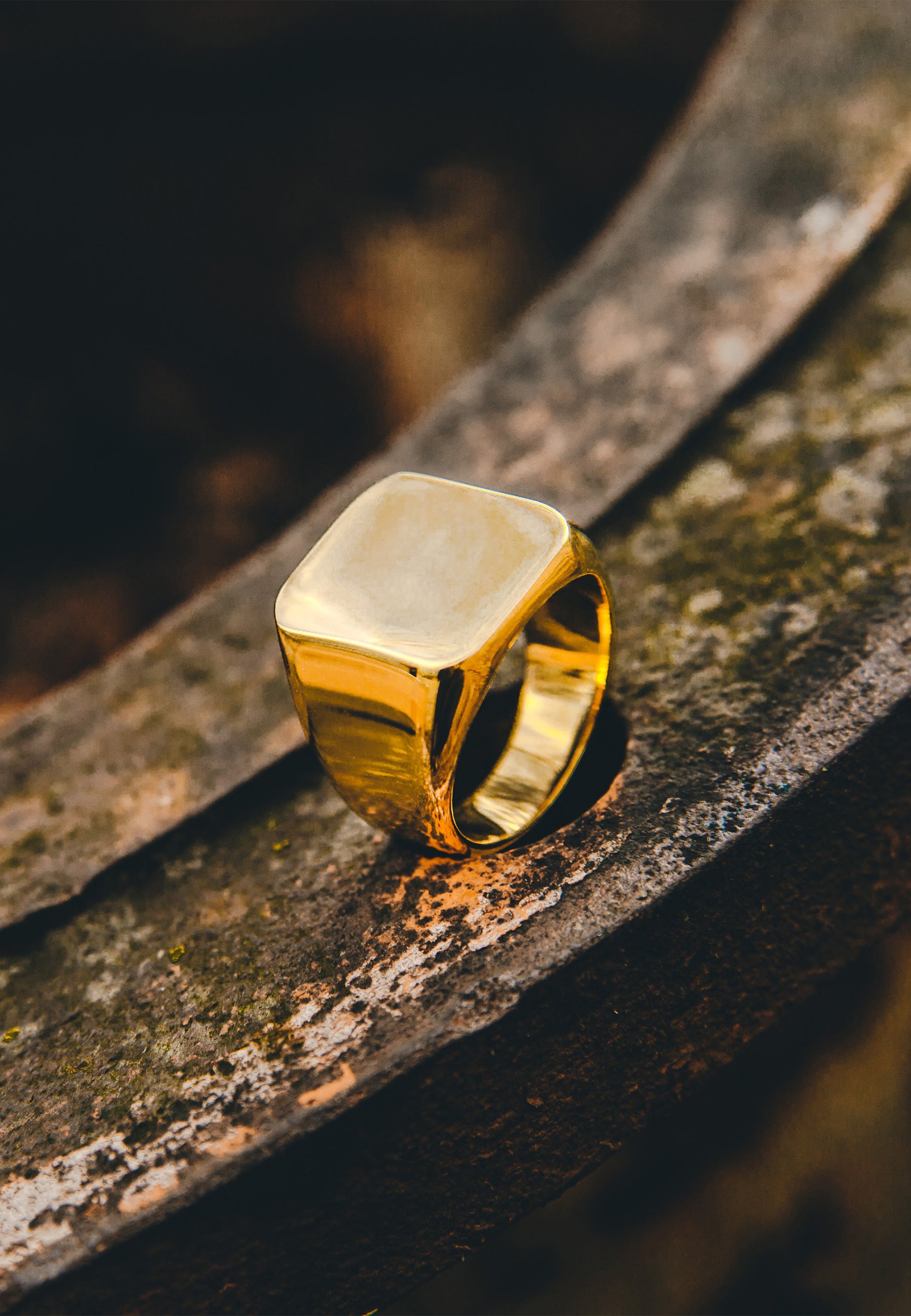 Iustitia-Ring-Gold-Lifestyle-Antique