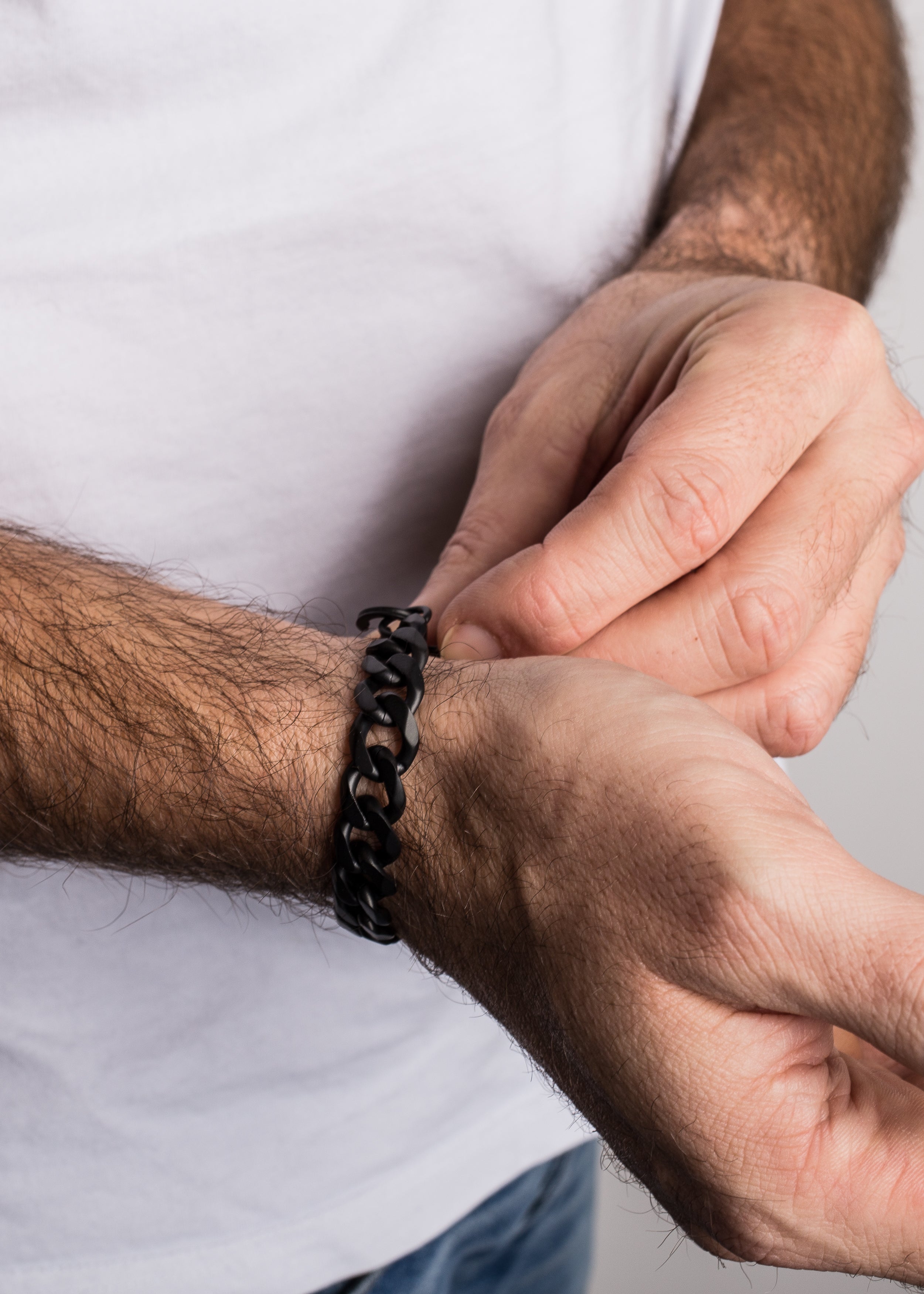 Militium-Metal-Chain-Bracelet-Matte-Black-Model-1